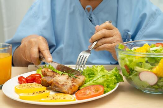 Meal Preparation for Seniors at Home: How Caregivers Support Daily Routines 3 Meal Preparation for Seniors at Home